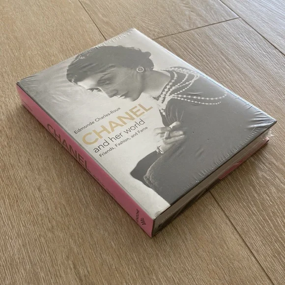 Chanel coffee table book! New - Picture 3 of 5
